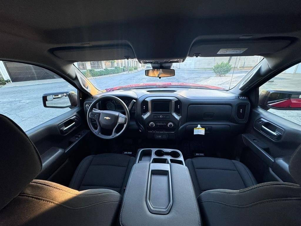 Se vende CHEVROLET SILVERADO CUSTOM DOBLE CABINA 4X4 2025 Avisos de